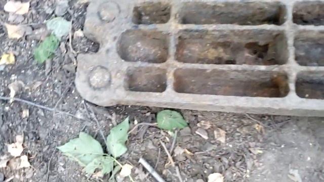 Коп металлолома около заброшенного завода смотреть онлайн