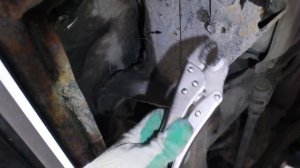 Как заменить топливный фильтр на Mitsubishi Pajero/Montero Sport