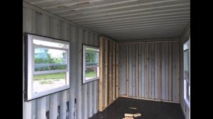 Отличный маленький домик из морского контейнера