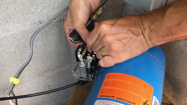 Replacing a Square D Pressure Switch смотреть онлайн