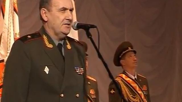 В Череповце офицеров военного училища поздравили с профессиональным праздником смотреть онлайн