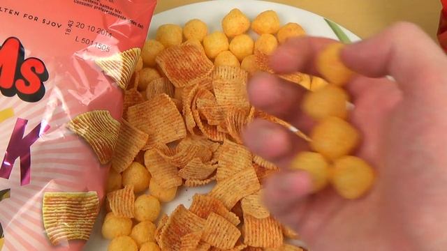 KiMs Snack Chips And Cheese Cannonballs