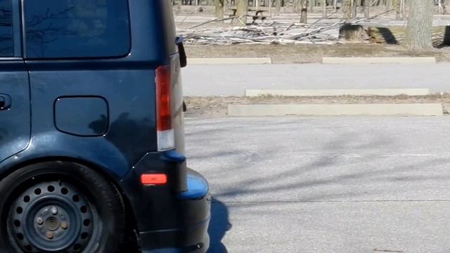 Scion xB and 02' Accord смотреть онлайн