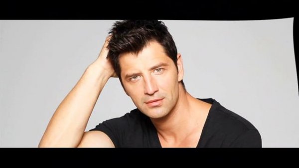 САКИС РУВАС = 30 ЛЕТ НА СЦЕНЕ -БИОГРАФИЯ-  ПУТЬ К ИЗВЕСТНОСТИ И ЛИЧНАЯ ЖИЗНЬ МНОГОДЕТНОГО ПЕВЦА