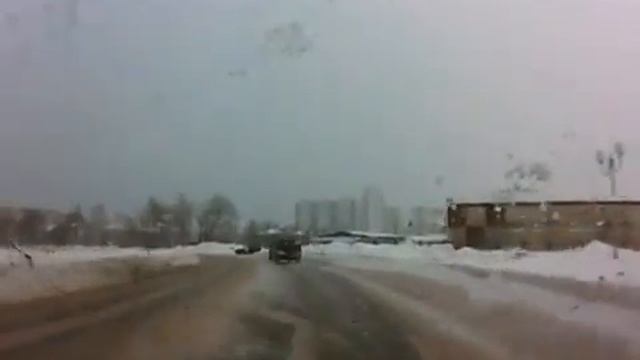 Водитель внедорожника разворачивается смотреть онлайн