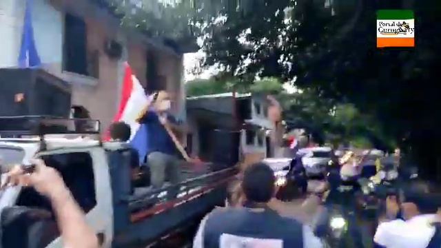 Inician manifestación de repudio contra la fiscal general Sandra Quiñónez смотреть онлайн