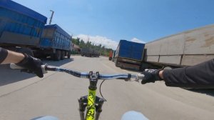 КАТАЮСЬ ЛЕТОМ по ГОРОДУ НА ВЕЛИКЕ от 1 ЛИЦА Ӏ FOV RIDING MTB DIRT Ӏ МАХАЧКАЛА 2023