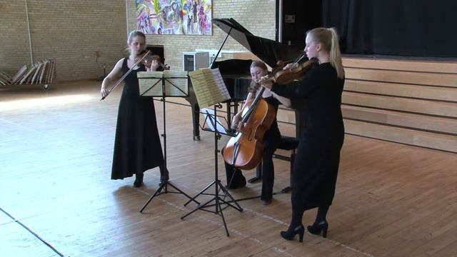 Trio Col Basso смотреть онлайн