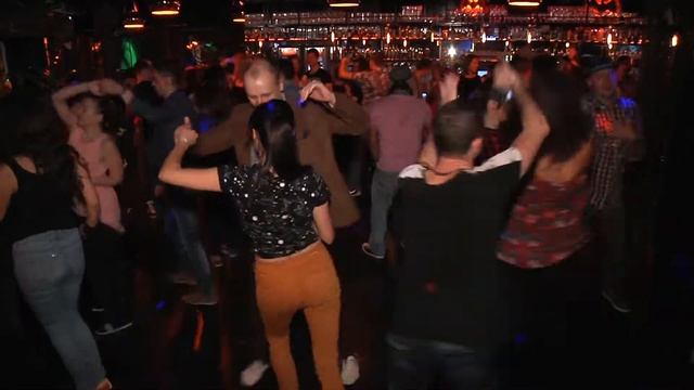 Алексей Чертков на танцполе смотреть онлайн