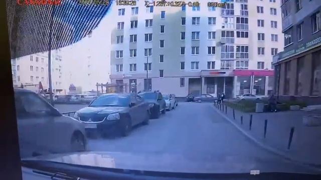 10-летняя девочка выбежала с детской площадки под колёса автомобиля смотреть онлайн