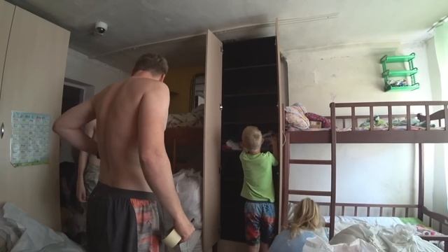 ВЛОГ... ПЕРЕЕЗД В ДЕРЕВНЮ // РАЗБИРАЕМ ШКАФЫ // ДЕТСКИЕ КРОВАТИ смотреть онлайн