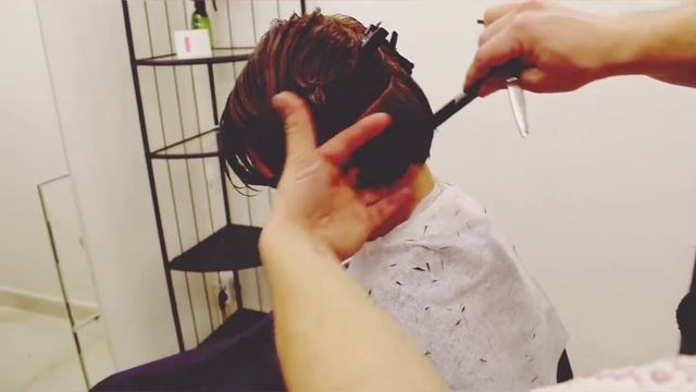 ЗНАЮ КАК СТРИЧЬ ВОЛОСЫ. Вот пару кадров из жизни. смотреть онлайн
