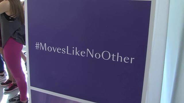 Gillette® Venus Swirl Razor™ Moves Like No Other for a Flawless Shave смотреть онлайн