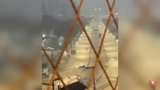 Scary footage of massive flooding in Brazil! People are terrified in Belo Horizonte смотреть онлайн