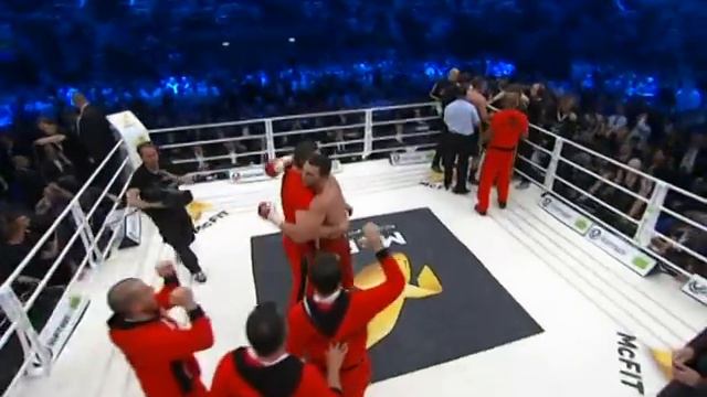 Владимир Кличко VS Франческо Пьянета смотреть онлайн