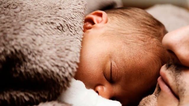 ВПЕРВЫЕ В МИРЕ МУЖЧИНА РОДИЛ РЕБЕНКА смотреть онлайн