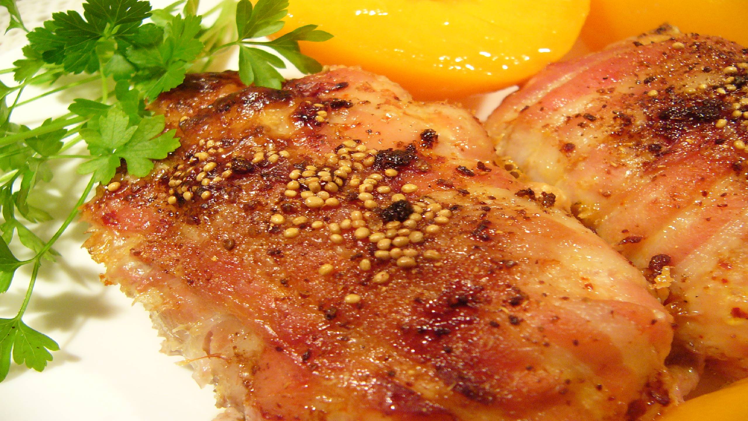 Куриный рулет с персиками и сыром в беконе. Новогоднее меню смотреть онлайн