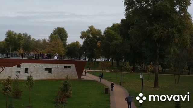 ОСЕННИЙ ПРЕКРАСНЫЙ КИЕВ. ПРИГЛАШАЮ ПРОГУЛЯТЬСЯ В ПАРКЕ НА БЕРЕГУ ДНЕПРА смотреть онлайн