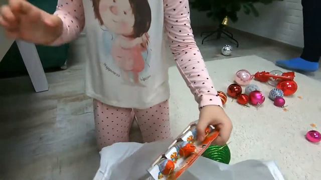 VLOG Наряжаем новогоднюю ёлку 🎄 смотреть онлайн