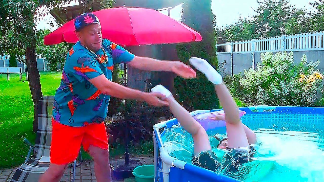 ТУПАРЕВ УРОНИЛ УЧИЛКУ в БАCСЕЙН!!!! смотреть онлайн