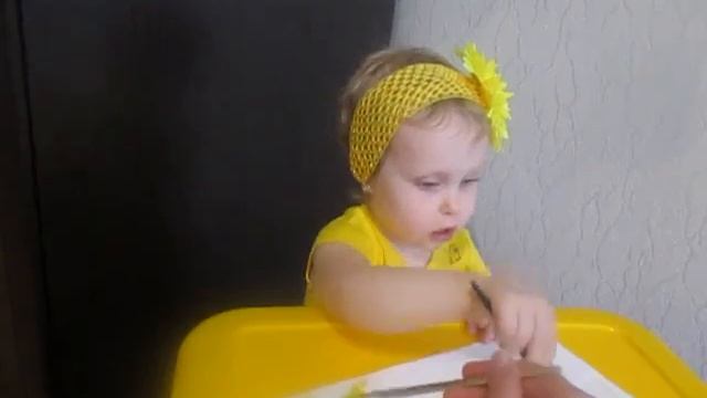 Как нарисовать красками солнышко, используя трафарет. смотреть онлайн