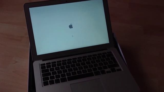 MacBook Air 13,3" unboxing and first boot смотреть онлайн
