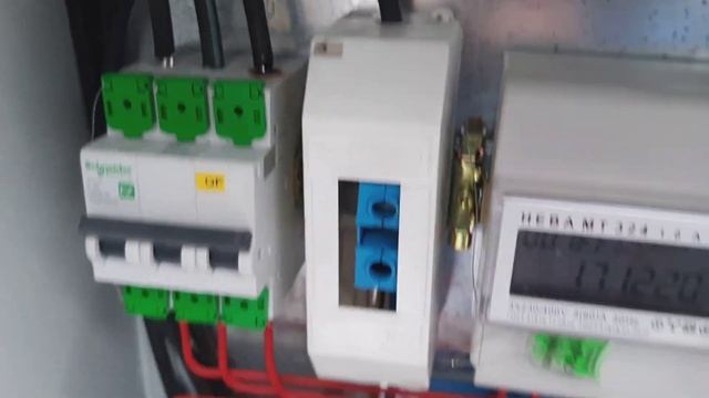 Отключается вводной автомат. Причины неисправности. Проверка температуры контактов. смотреть онлайн