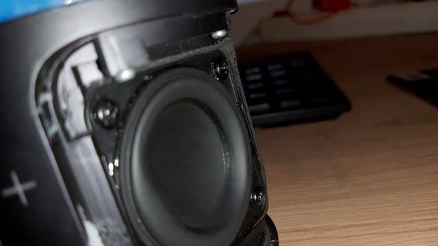 Jbl Pulse 3 LFM 100 BLOWOUT смотреть онлайн