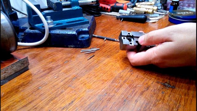 Как высверлить мелкий поломанный метчик смотреть онлайн