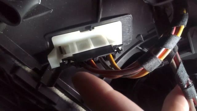 Не работает 1,2,3 скорость вентилятора. Ремонт предохранителя печки skoda octavia A5 смотреть онлайн