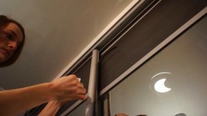 Как приклеить щеточный уплотнитель на дверь шкафа-купе