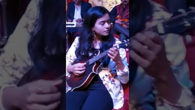 Tujhe Dekha To Ye | Shivani Dalvi | Mandolin Instrumental | DDLJ | Live смотреть онлайн