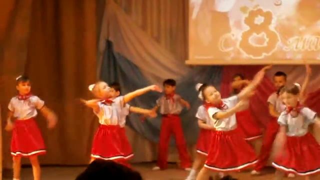 Танец "Кораблики детства". Дом детского творчества г. Благодарный. смотреть онлайн