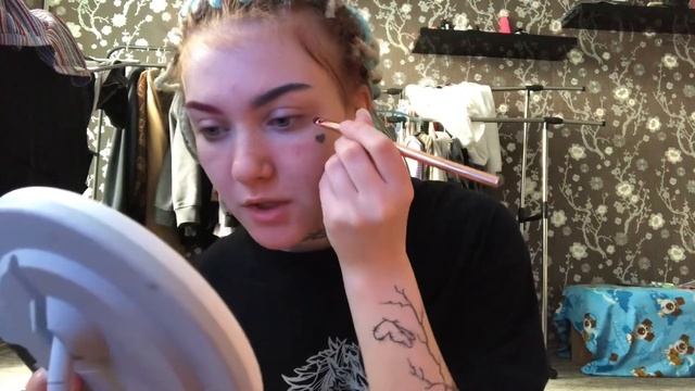 яркий макияж из синих и розовых теней смотреть онлайн