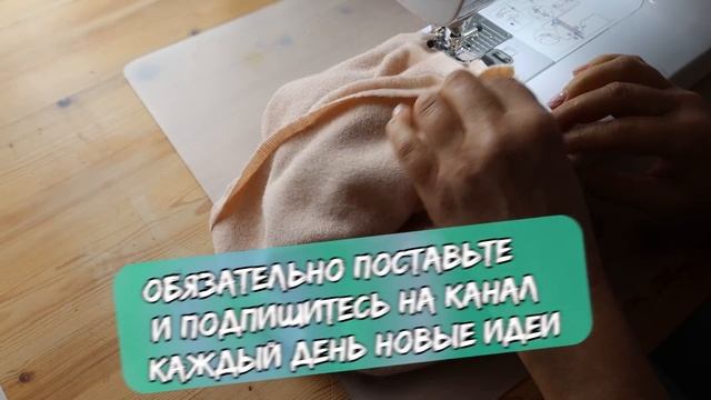 Всего полчаса и модная стильная шапка готова. Весь секрет в скрученном верхе смотреть онлайн
