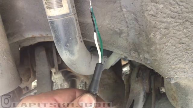 БМВ (Е90)325 ХI ремонт датчика износа тормозных колодок. смотреть онлайн