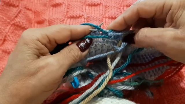 Вязание крючком и спицами. Техника интарсия. Шапочка " Зимняя сказка ".Описание работы. смотреть онлайн