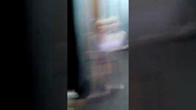 Следим за Ангелинай Ангелина обиделась на маму смотреть онлайн