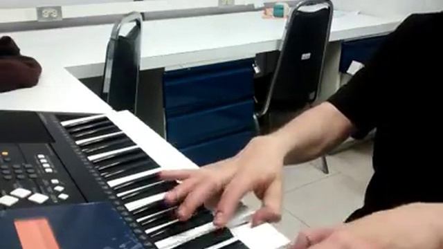 My Heart will go on - Piano PSRE333 смотреть онлайн