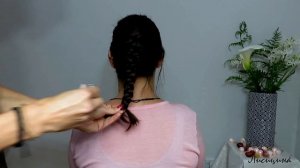 АСМР медленно гипнотизирующее расчесывание и заплетание косички