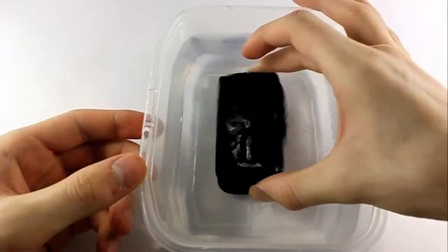 Nokia 2720. Погружение в воду на 1 секунду смотреть онлайн