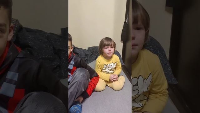Маленькую жадину научили делится!! Совесть проснулась!!) смотреть онлайн