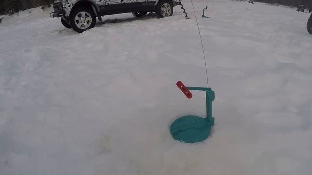 Мордатые окуня и щучки на мормышку и жерлицы порадовали сегодня нас. смотреть онлайн