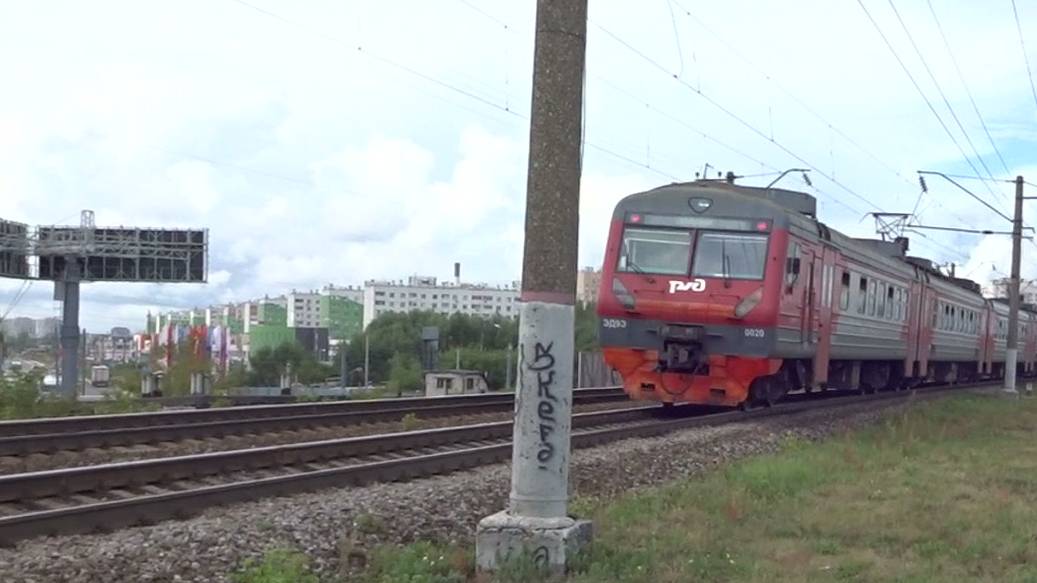 Электропоезд ЭД9Э-0020 на перегоне Нижний Новгород Московский - Толоконцево смотреть онлайн
