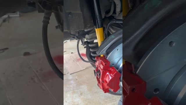 MERCEDES BENZ W202 GETS BILSTEIN AND H&R WITH BREMBO ROTORS ??? смотреть онлайн