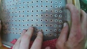 Два приспособления для посадки редиски