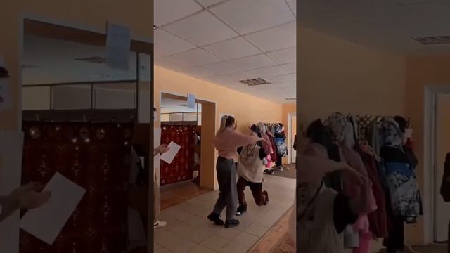 Даня Милохин и Маруся танцуют медленный танец в лагере - 14 марта 2021 смотреть онлайн