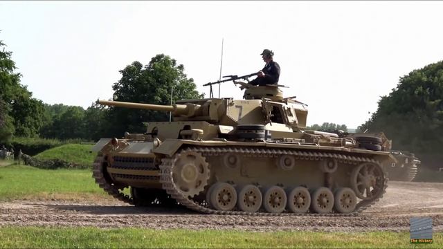 WWII German Panzer III Ausf. L at the Tankfest of Tank Museum in Bovington, UK смотреть онлайн