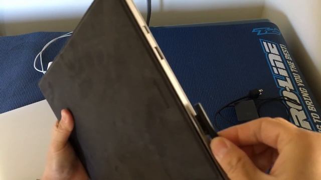 Microsoft Surface Pro 4 vs. MacBook Pro & Air - More Comparisons, Size and Chargers смотреть онлайн