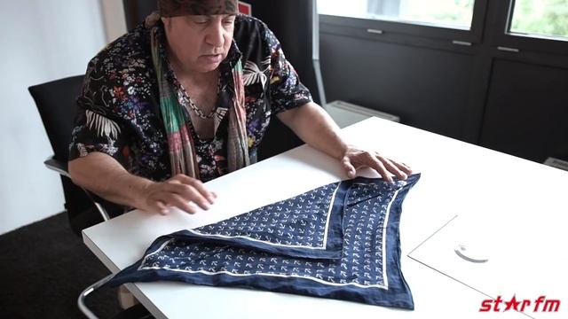 Steven Van Zandt - Bandana Tutorial ? смотреть онлайн